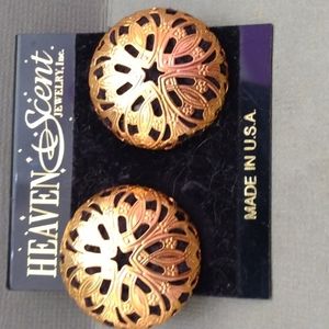 Heaven scent clip-on earrings